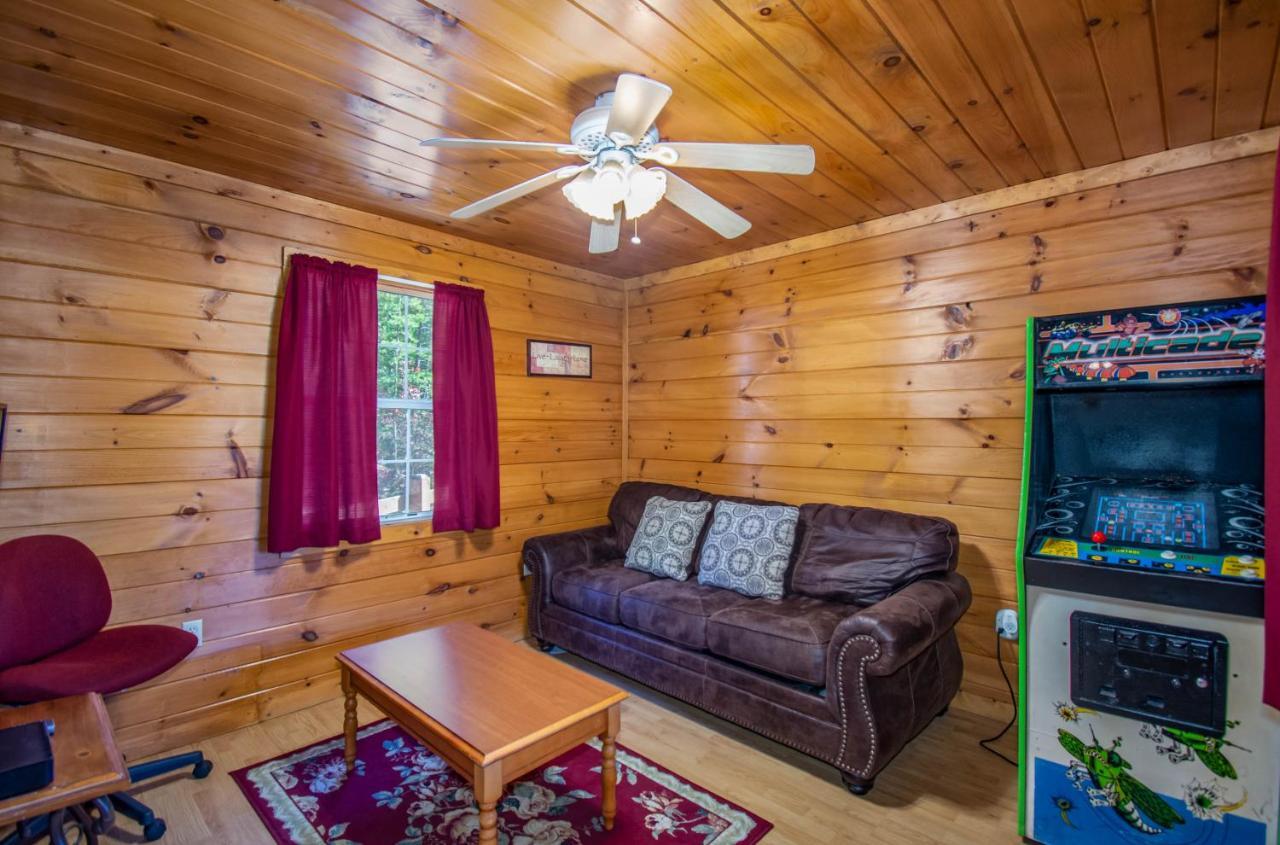 Ladybug Resort Romantic Cabin With Mountain Views, Game Room, Close To Dollywood Sevierville Exterior foto